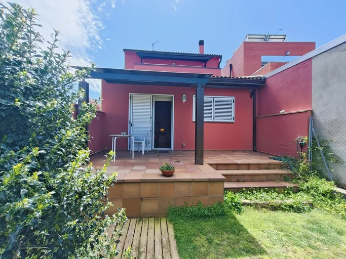 Casa en excelentes condiciones en zona tranquila y bien comunicada en Llagostera.