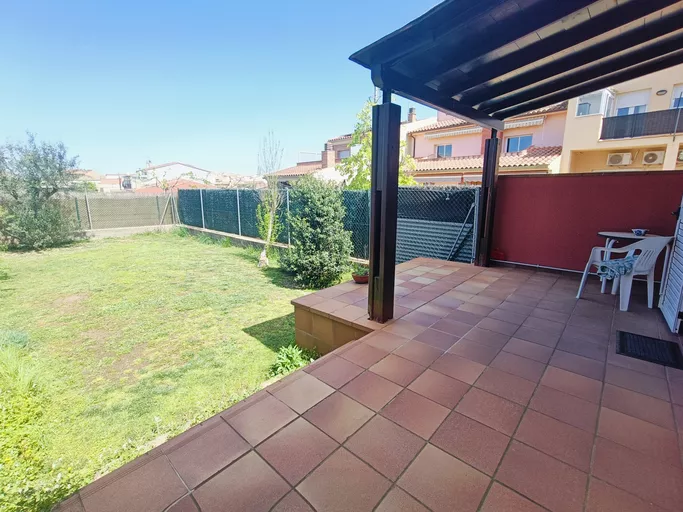 Casa en excelentes condiciones en zona tranquila y bien comunicada en Llagostera.