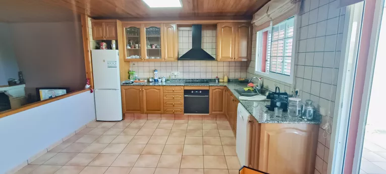 House in very good condition in a quiet and well-connected area in Llagostera.