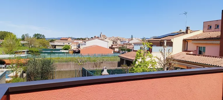 Casa en excelentes condiciones en zona tranquila y bien comunicada en Llagostera.