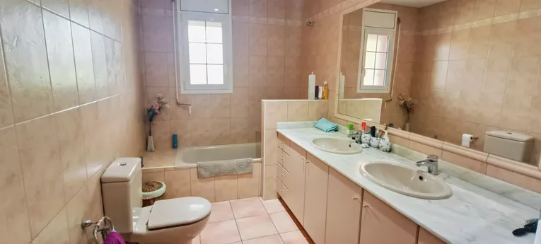 Casa en excelentes condiciones en zona tranquila y bien comunicada en Llagostera.