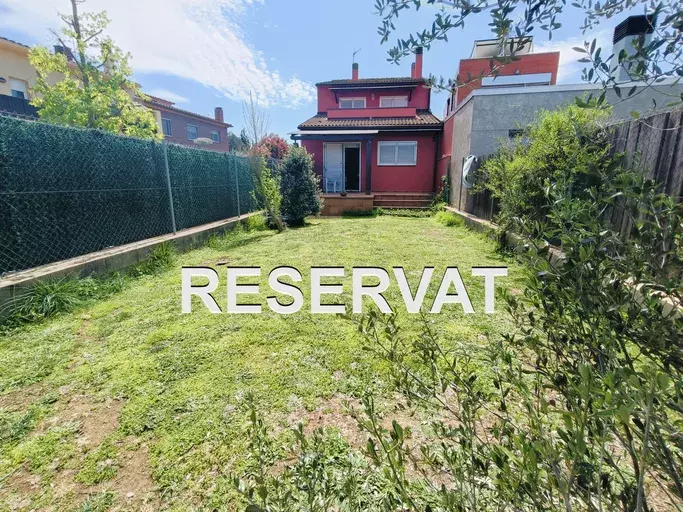 Maison en très bon état dans un quartier calme et bien desservi à Llagostera.