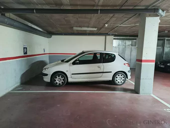 Parking space at de Santiago Street 6 in Girona.