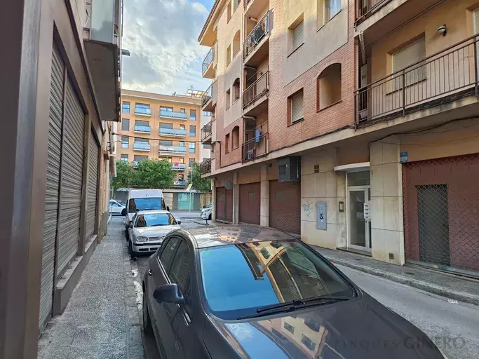 Plaza de aparcamiento en Calle de Santiago 6 de Girona.