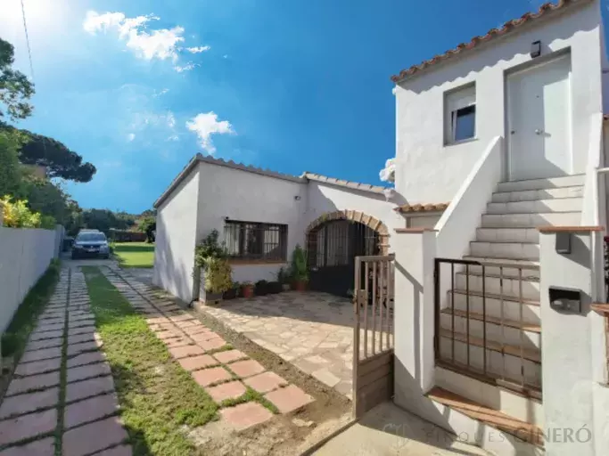 Maison à vendre à 2 km de la plage de Castell