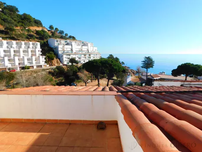 CASA en VENDA a Cala Salions amb vistes a mar.