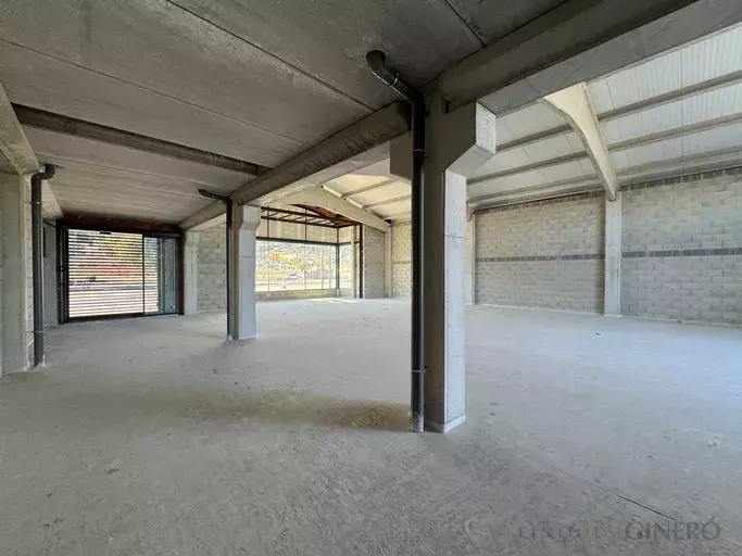 Warehouse for sale on Catalunya Avenue.