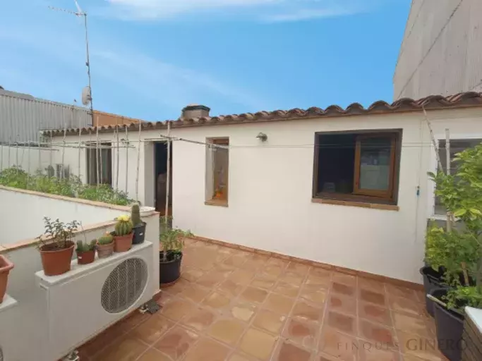 CASA ADOSADA EN VENTA EN EL CENTRO DE PALAFRUGELL