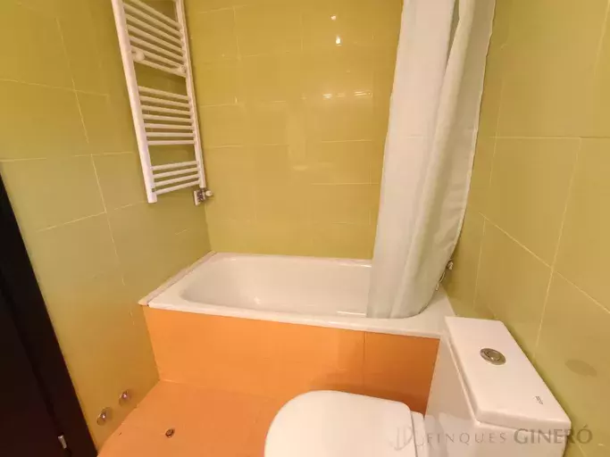 Casa unifamiliar con piscina en venta en la Urb. Sant Quirze - Calella.