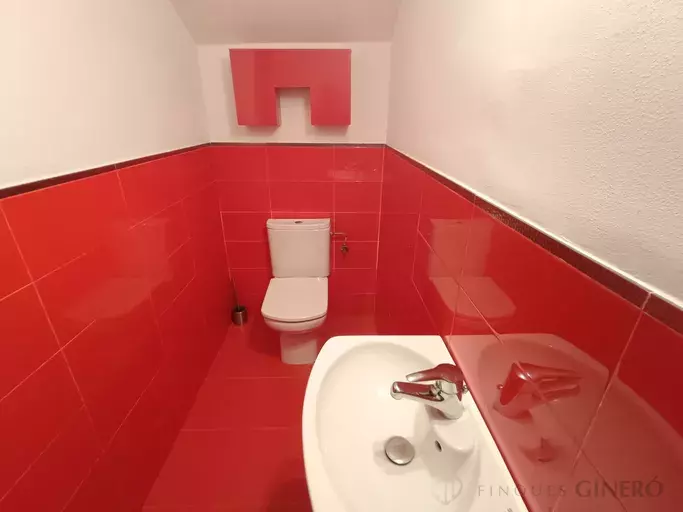 Casa unifamiliar con piscina en venta en la Urb. Sant Quirze - Calella.