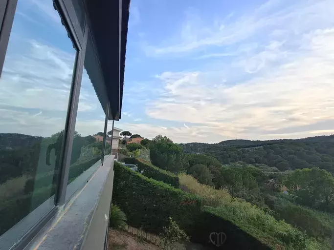 Maison individuelle avec piscine à vendre à Urb. Sant Quirze - Calella.