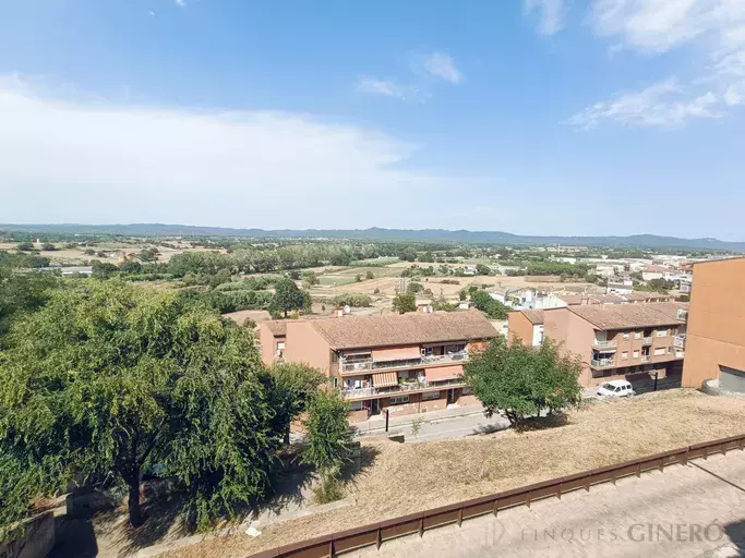 Piso en venta en Llagostera listo para entrar a vivir.