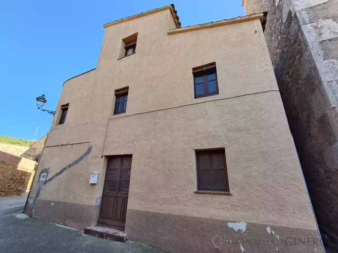 MAISON en EXCLUSIVITÉ dans le noyau ancien de Regencós.