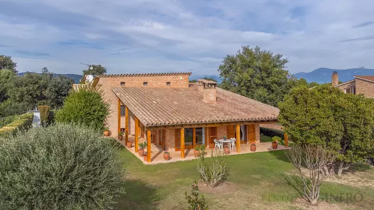 Maison à vendre à Porqueres (Banyoles) avec grand jardin