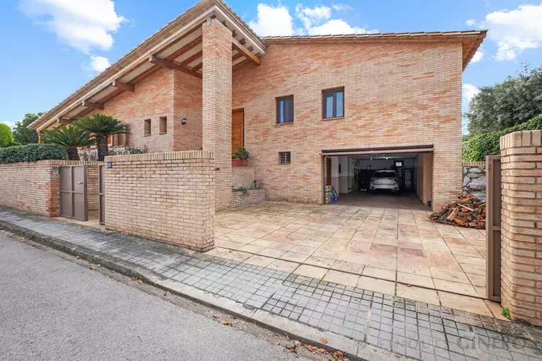 Maison à vendre à Porqueres (Banyoles) avec grand jardin