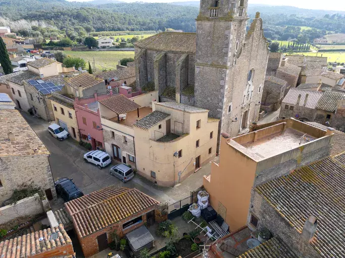 MAISON en EXCLUSIVITÉ dans le noyau ancien de Regencós.