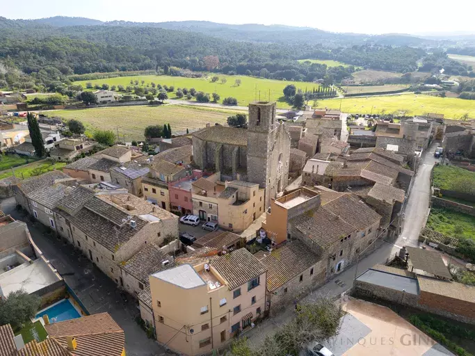 MAISON en EXCLUSIVITÉ dans le noyau ancien de Regencós.