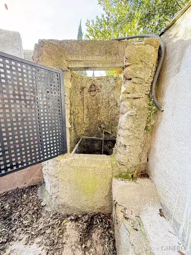 EN VENDA CASA antiga reformada al pintoresc barri de Pont Major, Girona.