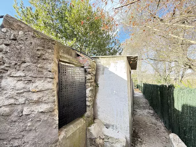 EN VENDA CASA antiga reformada al pintoresc barri de Pont Major, Girona.