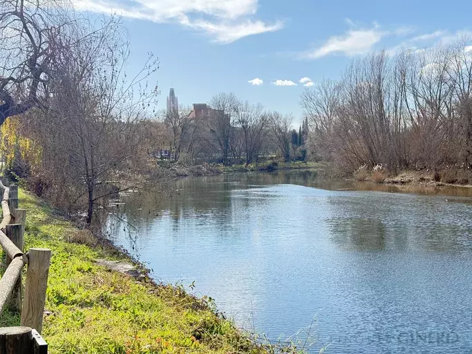 EN VENDA CASA antiga reformada al pintoresc barri de Pont Major, Girona.