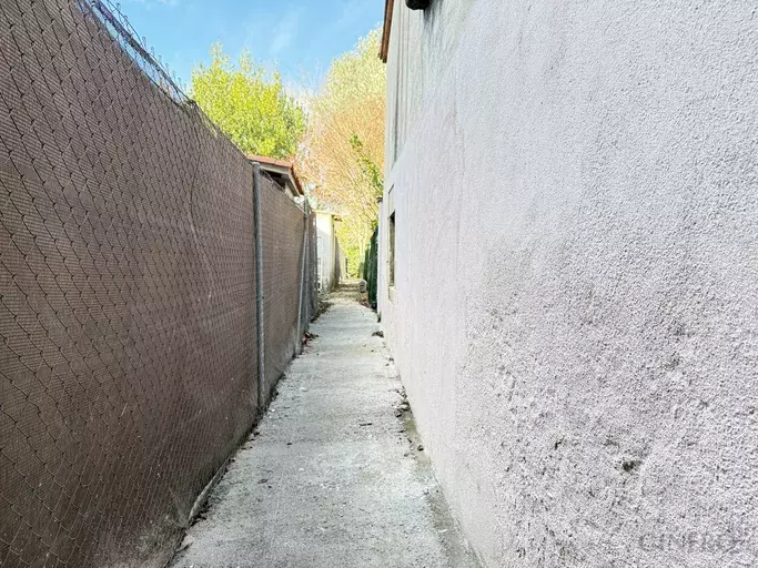 EN VENDA CASA antiga reformada al pintoresc barri de Pont Major, Girona.